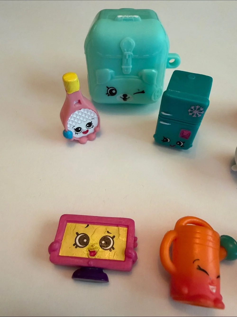 EUC Shopkins and 2 containers backpack and bag